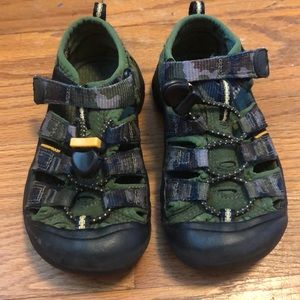 Keen closed toe Sandals